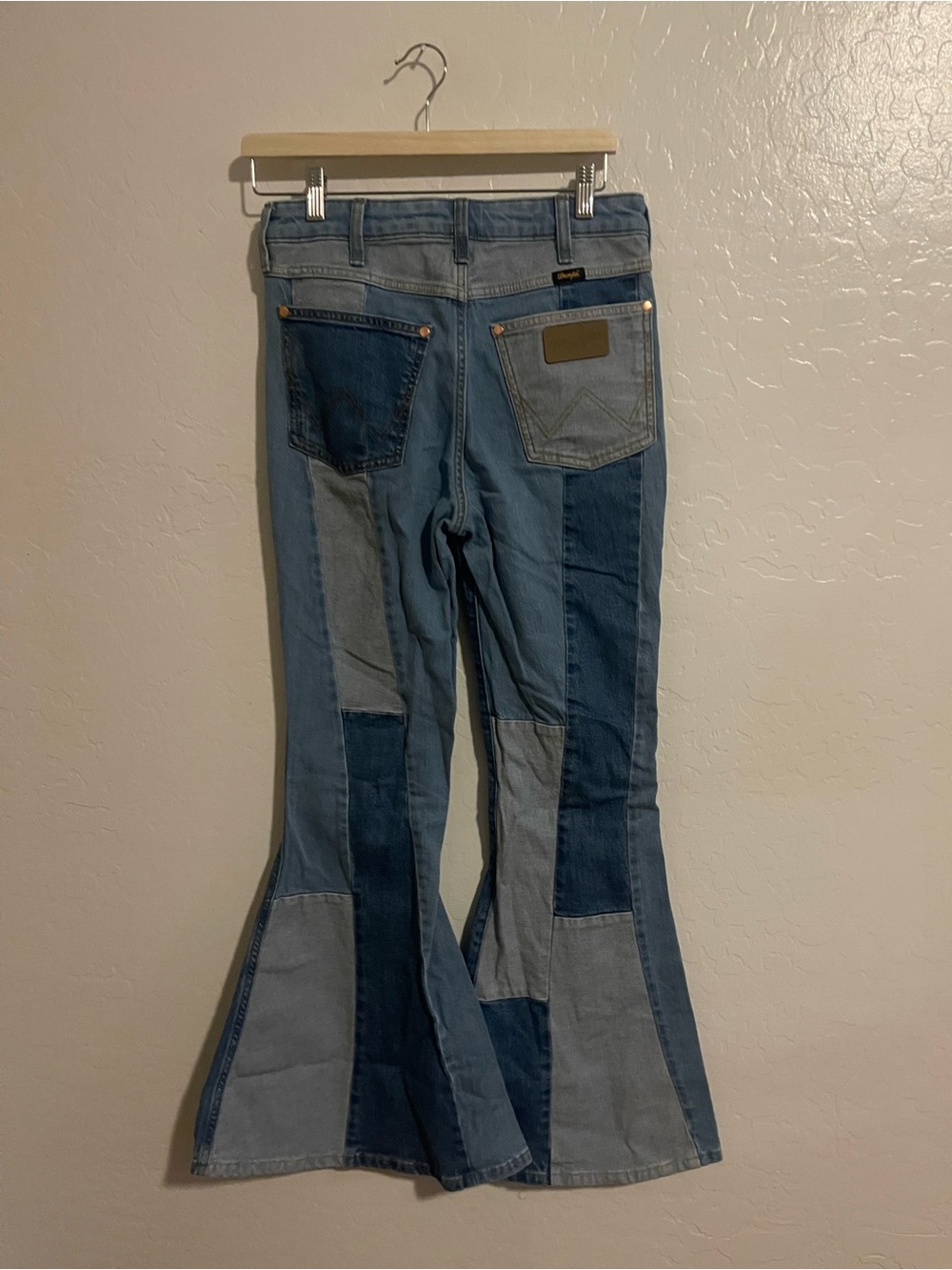 Wrangler x Lainey Wilson Patchwork Bell Bottom Flare Jeans 27x32 - Picture 4 of 5